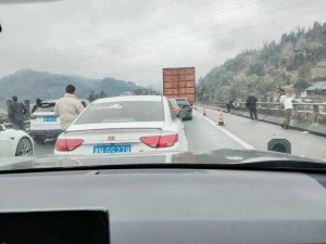 识字大师教你如何应对高速堵车：实用攻略指南